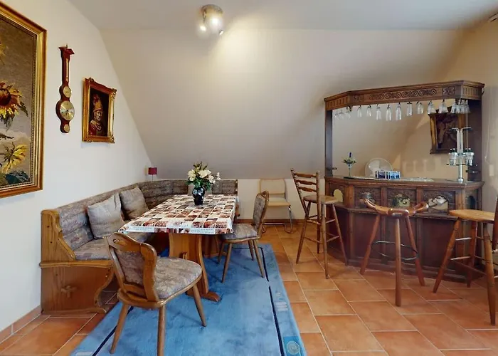 Großzügige Mit Küche *